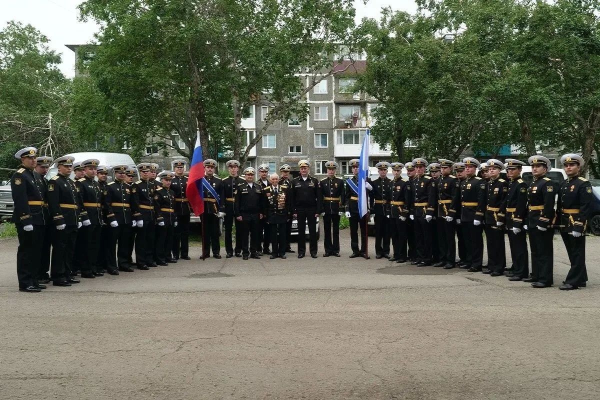 Военнослужащие ТОФ поздравили ветерана с 95летием Военнослужащие ТОФ поздравили ветерана с 95летием