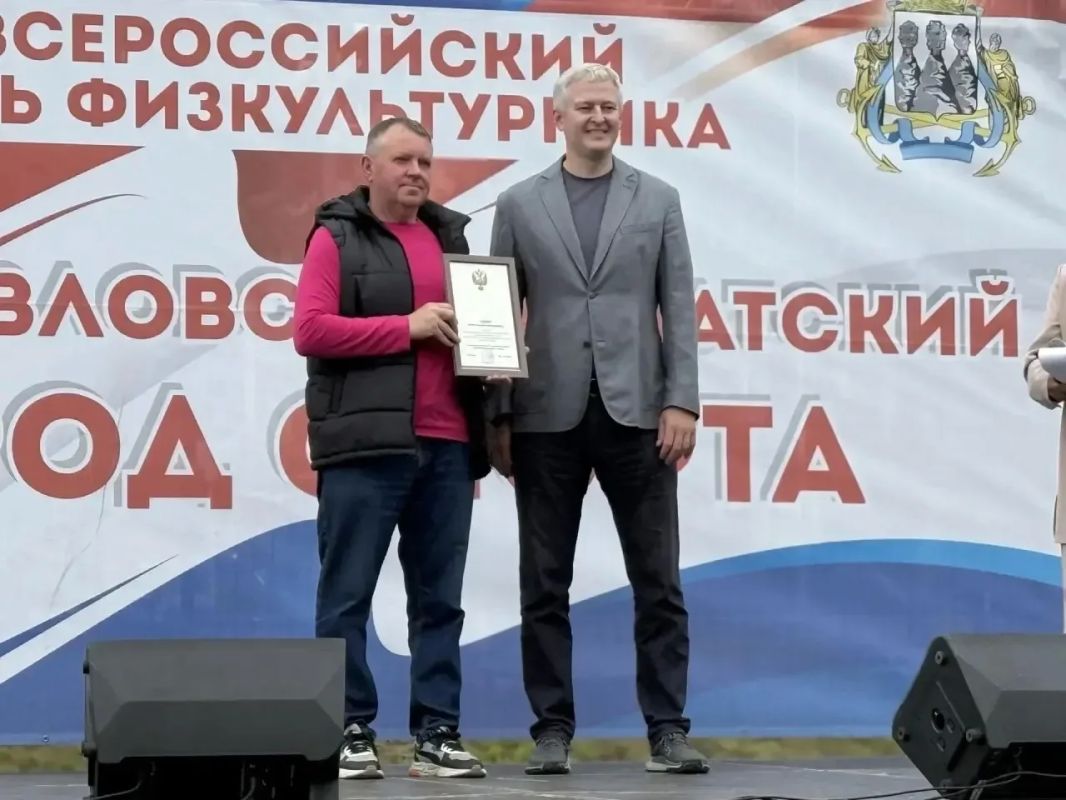 В Камчатском крае прошла торжественная церемония вручения ведомственных и региональных наград ведущим тренерам, спортсменам и работникам физической культуры В Камчатском крае прошла торжественная церемония вручения ведомственных и региональных наград ведущим тренерам, спортсменам и работникам физической культуры