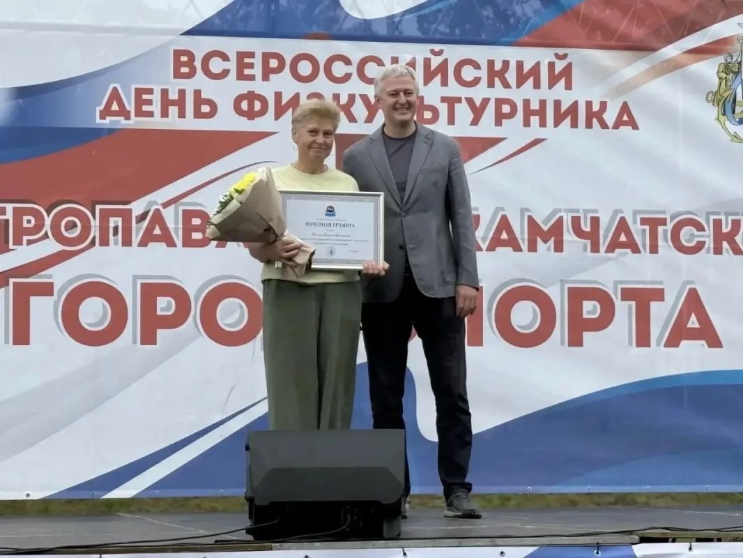 В Камчатском крае прошла торжественная церемония вручения ведомственных и региональных наград ведущим тренерам, спортсменам и работникам физической культуры В Камчатском крае прошла торжественная церемония вручения ведомственных и региональных наград ведущим тренерам, спортсменам и работникам физической культуры