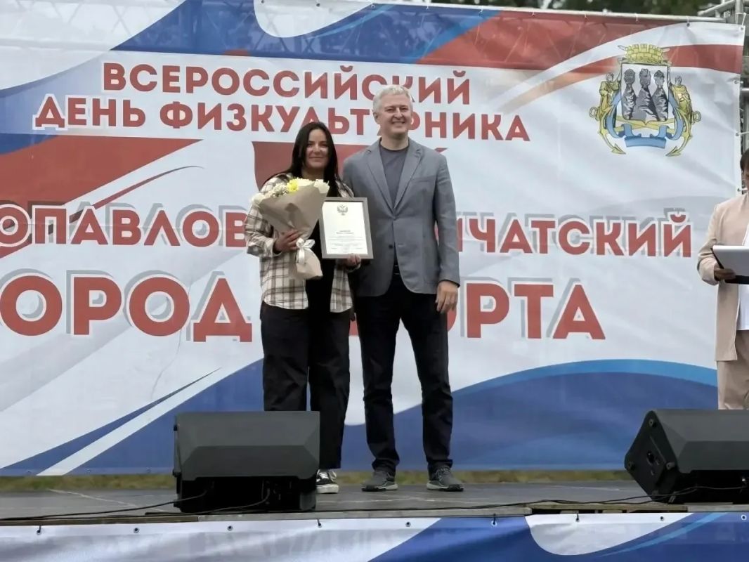 В Камчатском крае прошла торжественная церемония вручения ведомственных и региональных наград ведущим тренерам, спортсменам и работникам физической культуры В Камчатском крае прошла торжественная церемония вручения ведомственных и региональных наград ведущим тренерам, спортсменам и работникам физической культуры