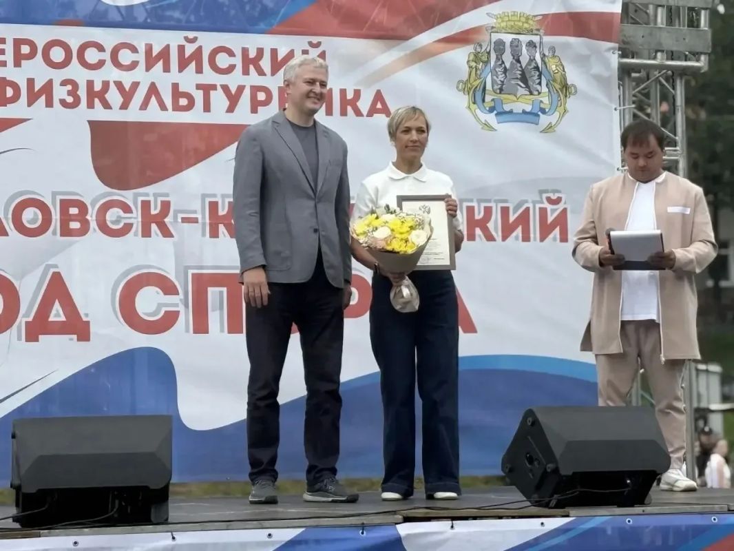 В Камчатском крае прошла торжественная церемония вручения ведомственных и региональных наград ведущим тренерам, спортсменам и работникам физической культуры В Камчатском крае прошла торжественная церемония вручения ведомственных и региональных наград ведущим тренерам, спортсменам и работникам физической культуры