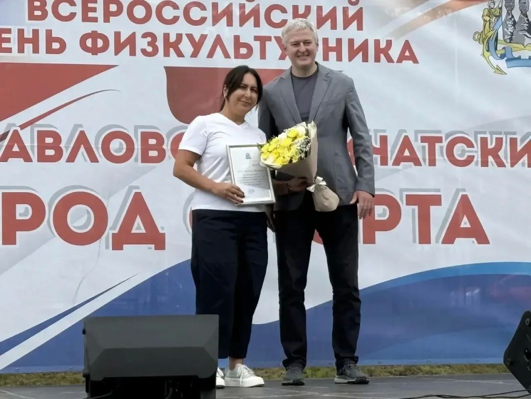 В Камчатском крае прошла торжественная церемония вручения ведомственных и региональных наград ведущим тренерам, спортсменам и работникам физической культуры В Камчатском крае прошла торжественная церемония вручения ведомственных и региональных наград ведущим тренерам, спортсменам и работникам физической культуры