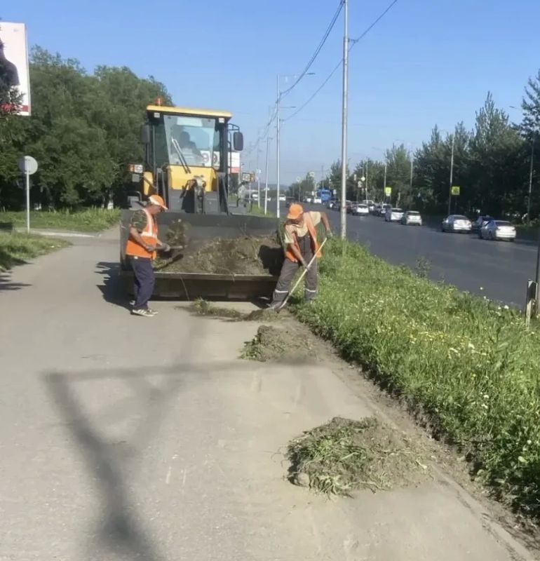 Город день за днем. 14 августа 2026 года В ПетропавловскеКамчатском продолжается комплекс мероприятий по содержанию городских территорий Город день за днем. 14 августа 2026 года В ПетропавловскеКамчатском продолжается комплекс мероприятий по содержанию городских территорий