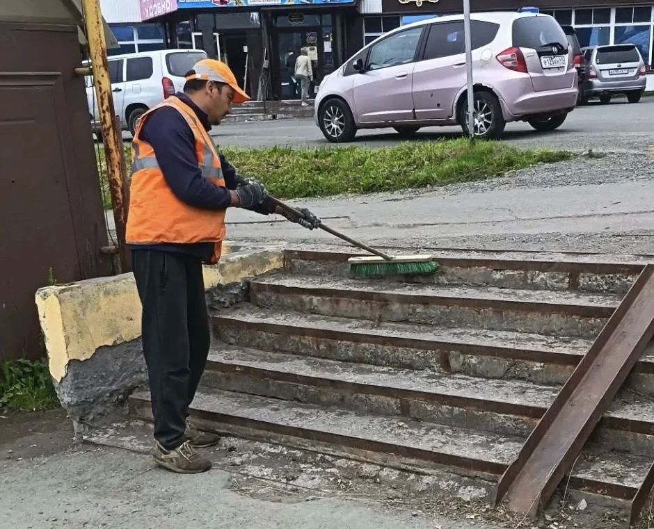 Город день за днем. 14 августа 2026 года В ПетропавловскеКамчатском продолжается комплекс мероприятий по содержанию городских территорий Город день за днем. 14 августа 2026 года В ПетропавловскеКамчатском продолжается комплекс мероприятий по содержанию городских территорий