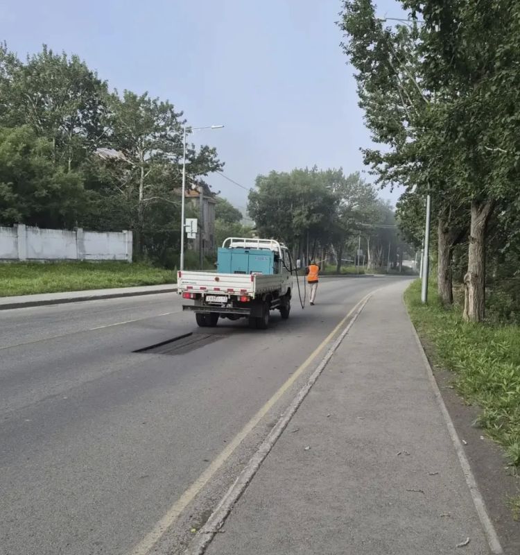 В Петропавловске-Камчатском продолжаются работы по текущему ремонту улично-дорожной сети В Петропавловске-Камчатском продолжаются работы по текущему ремонту улично-дорожной сети