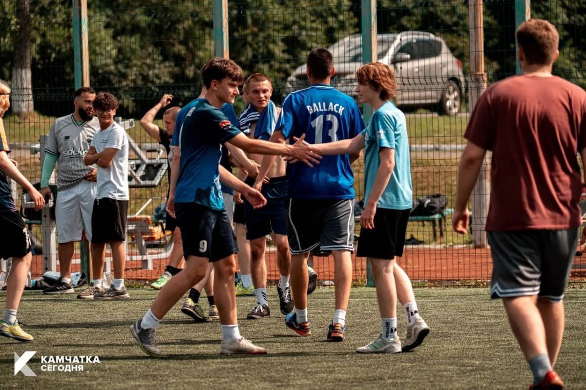 На стадионе школы № 17 в Петропавловске-Камчатском прошел 10-й Кубок Ленинского района по футболу На стадионе школы № 17 в Петропавловске-Камчатском прошел 10-й Кубок Ленинского района по футболу