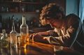 Алкоголь не лечит стресс: врачи предупреждают об опасных последствиях