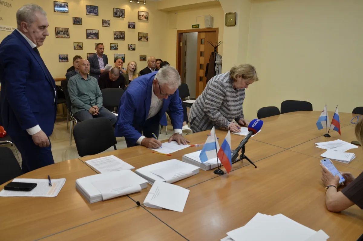 В избирательной комиссии состоялась жеребьевка по распределению бесплатного эфирного времени для предвыборной агитации на выборах депутатов Законодательного Собрания Камчатского края В избирательной комиссии состоялась жеребьевка по распределению бесплатного эфирного времени для предвыборной агитации на выборах депутатов Законодательного Собрания Камчатского края