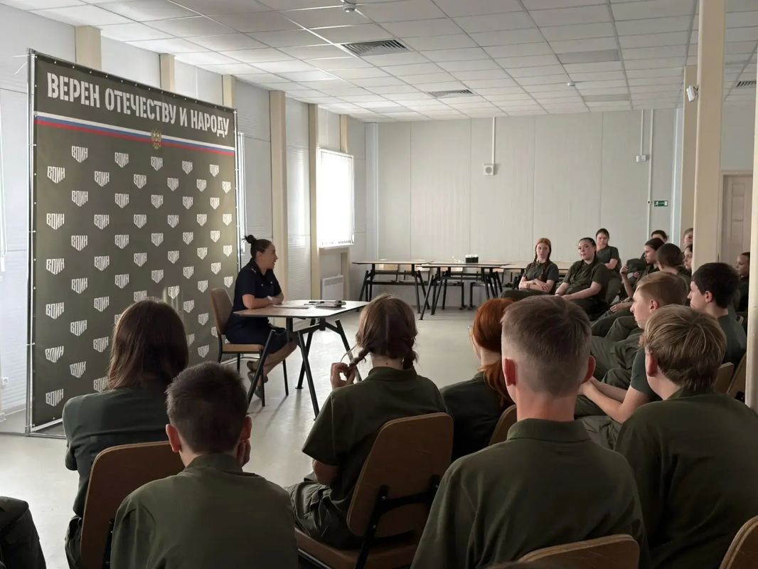 Помощник руководителя по общественно-политической работе регионального ведомства СК России провела профилактическую беседу с подростками