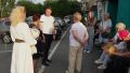 Глава города Андрей Воровский отметил инициативных жителей одного из многоквартирных домов, обсудив перспективы благоустройства в микрорайоне