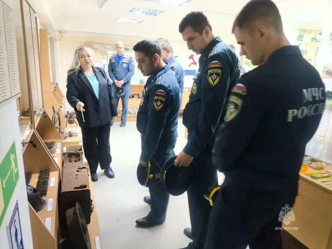Сотрудники ГУ МЧС России по Камчатскому краю прикоснулись к истории Курильского десанта Сотрудники ГУ МЧС России по Камчатскому краю прикоснулись к истории Курильского десанта