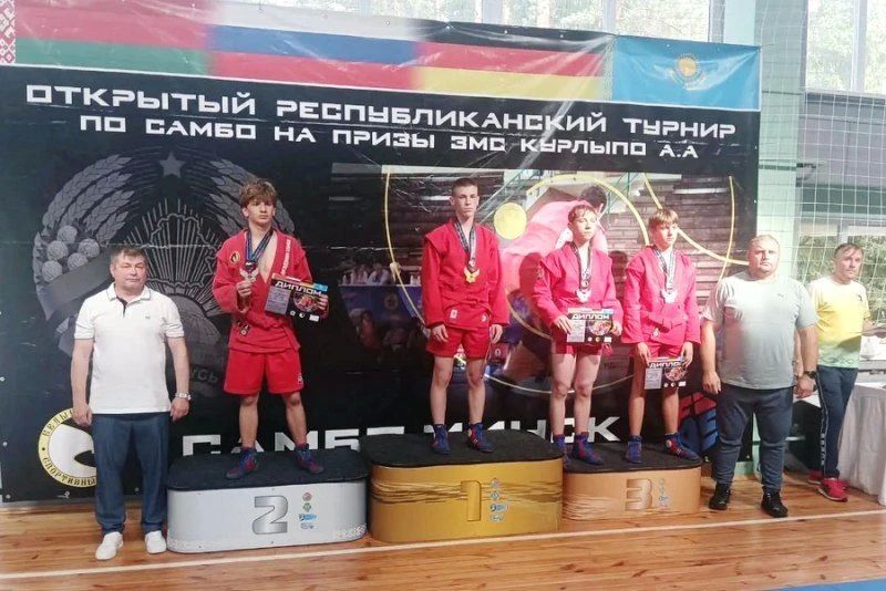 Камчатские самбисты выиграли золото и бронзу международного турнира в Белоруссии