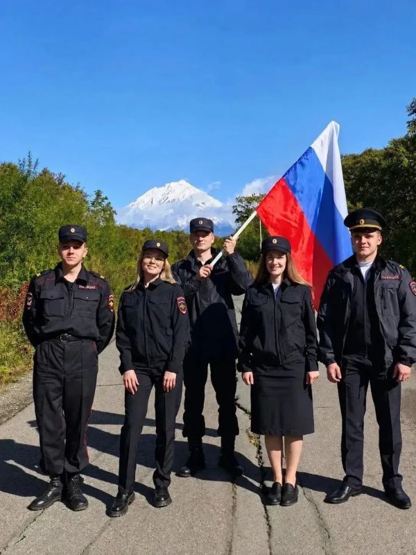 С Днём Государственного флага России! С Днём Государственного флага России!
