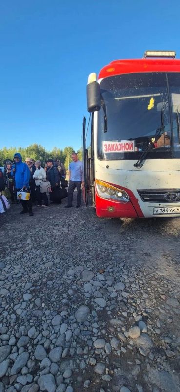 Три автобуса с туристами отправились в сторону Петропавловска-Камчатского Три автобуса с туристами отправились в сторону Петропавловска-Камчатского