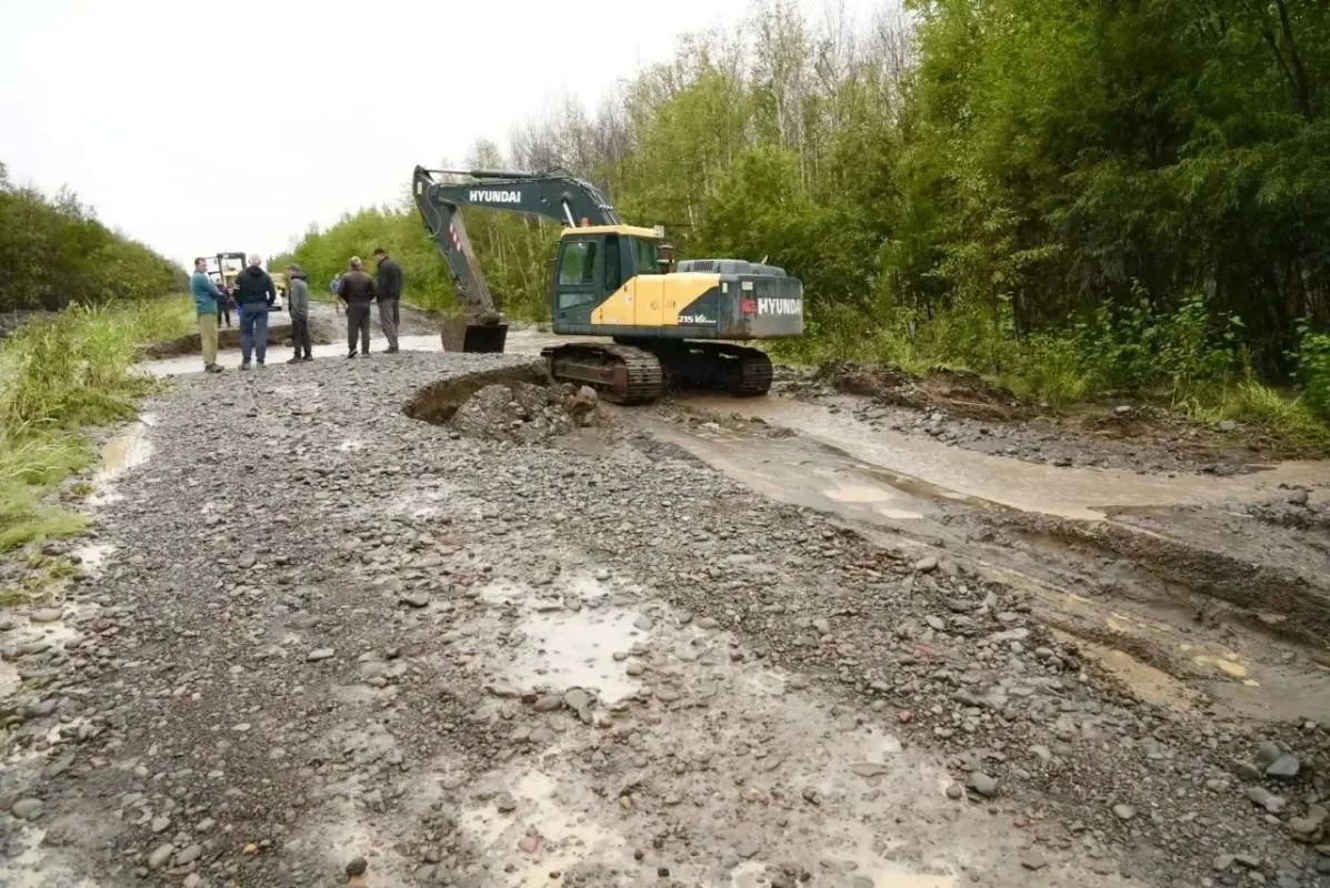 Из-за размыва дороги ввели режим ЧС в Усть-Камчатском округе Из-за размыва дороги ввели режим ЧС в Усть-Камчатском округе