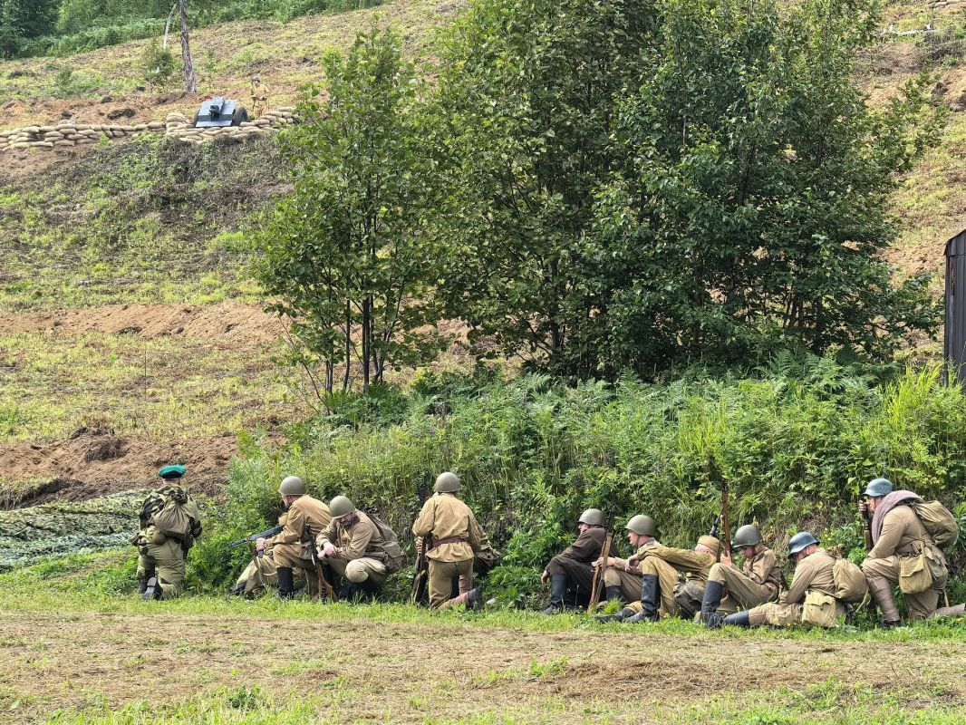На Камчатке полицейские обеспечили охрану общественного порядка во время исторического фестиваля «От Руси до России» На Камчатке полицейские обеспечили охрану общественного порядка во время исторического фестиваля «От Руси до России»