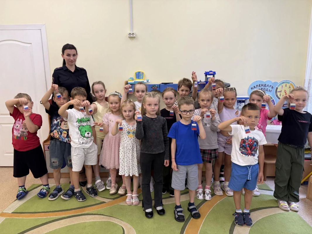 В столице Камчатки будущие первоклассники принятии участие в акции «Шагаю безопасно» В столице Камчатки будущие первоклассники принятии участие в акции «Шагаю безопасно»