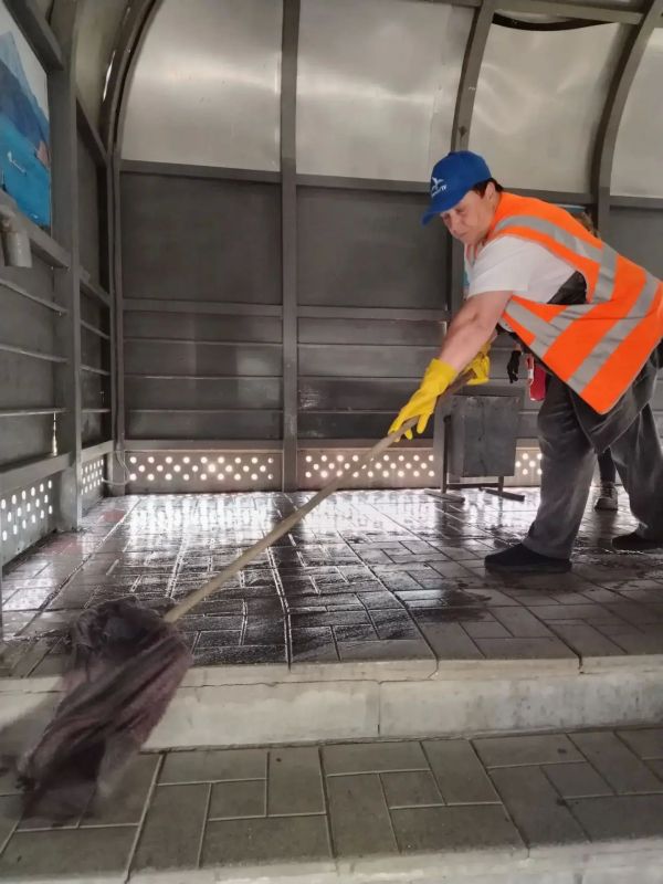 Город день за днем. . 27 августа 2026 года В ПетропавловскеКамчатском ежедневно проводится комплекс мероприятий по содержанию городских территорий Город день за днем. . 27 августа 2026 года В ПетропавловскеКамчатском ежедневно проводится комплекс мероприятий по содержанию городских территорий