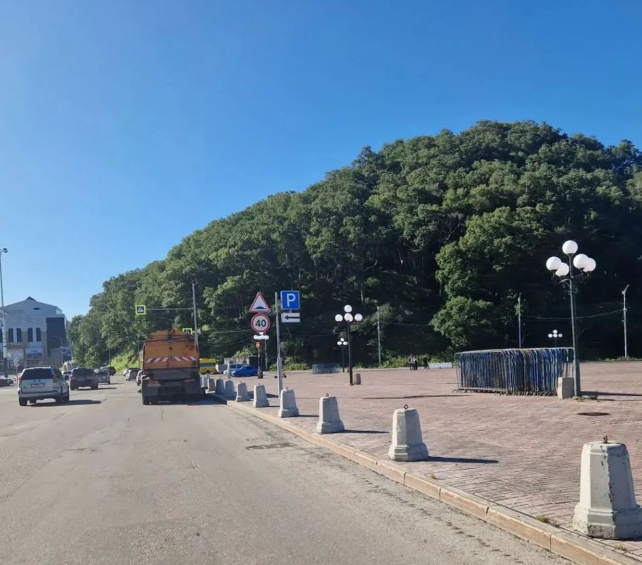 Город день за днем. . 27 августа 2026 года В ПетропавловскеКамчатском ежедневно проводится комплекс мероприятий по содержанию городских территорий Город день за днем. . 27 августа 2026 года В ПетропавловскеКамчатском ежедневно проводится комплекс мероприятий по содержанию городских территорий