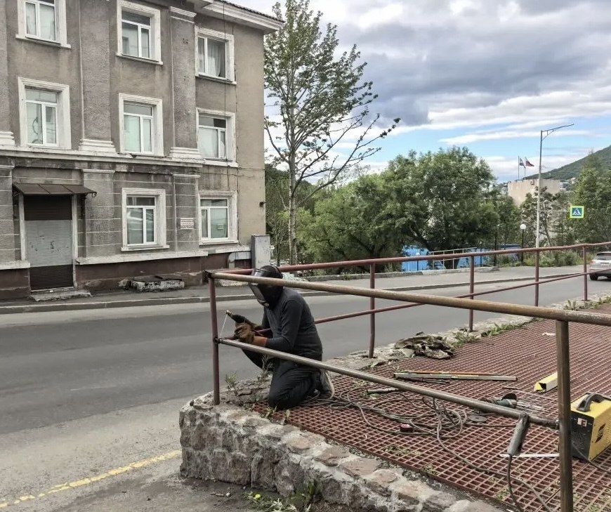 Город день за днем. 28 августа 2026 года В настоящее время основные усилия подрядных организаций сосредоточены на покосе травы и содержании остановочных павильонов Город день за днем. 28 августа 2026 года В настоящее время основные усилия подрядных организаций сосредоточены на покосе травы и содержании остановочных павильонов