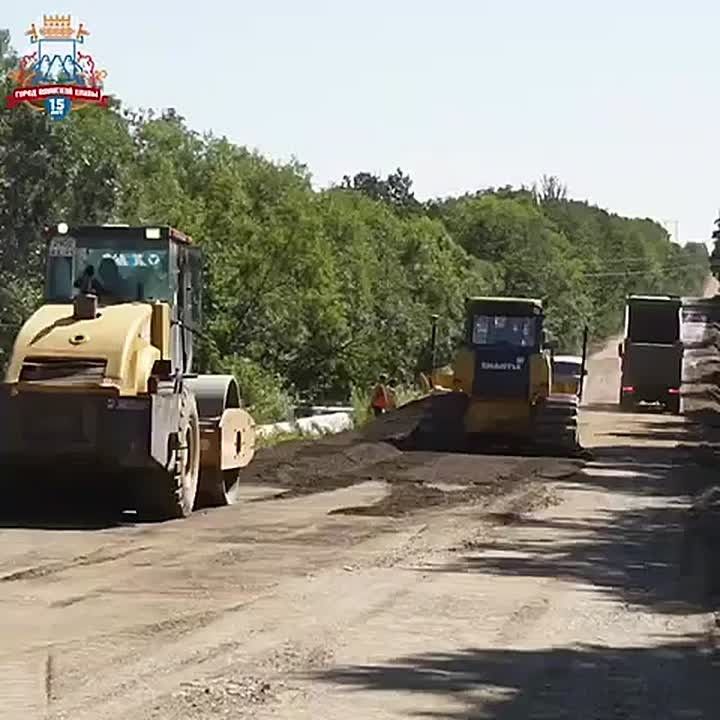 В нынешнем году начали реализацию очень востребованной для жителей отдаленных микрорайонов города программу по асфальтированию проездов к микрорайонам