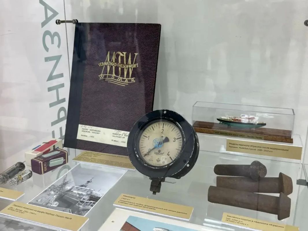 Открылась выставка, посвящённая легендарному ледоколу «Красин» Открылась выставка, посвящённая легендарному ледоколу «Красин»