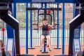 Зарядка во дворе: как обычные приседания могут повлиять на мышцы