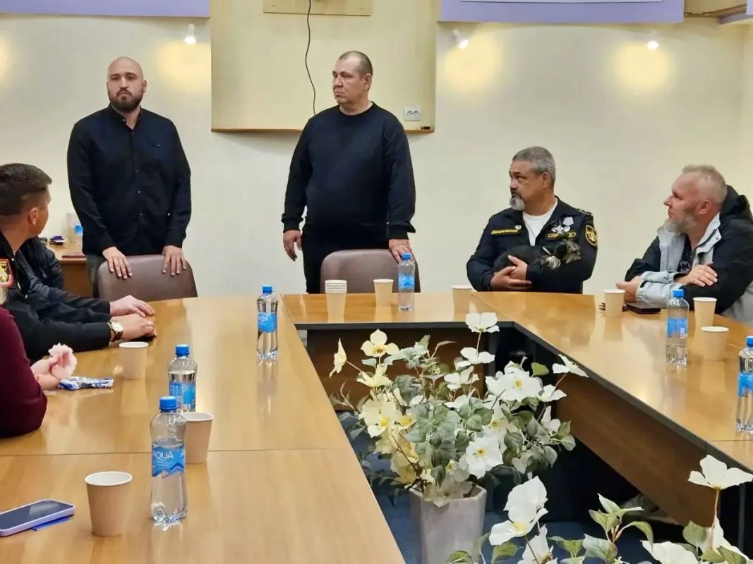 Единство фронта и тыла: на Камчатке прошло торжественное вручение удостоверений ветеранам и волонтёрам Единство фронта и тыла: на Камчатке прошло торжественное вручение удостоверений ветеранам и волонтёрам