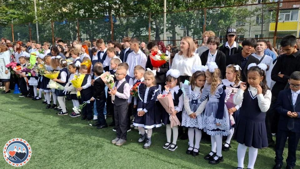 С Днём знаний!. Министр социального благополучия и семейной политики Камчатского края Анастасия Фёдорова приняла участие в торжественной линейке, посвященной Дню знаний, в МАОУ "Средняя школа № 8" Петропавловск-Камчатского... С Днём знаний!. Министр социального благополучия и семейной политики Камчатского края Анастасия Фёдорова приняла участие в торжественной линейке, посвященной Дню знаний, в МАОУ "Средняя школа № 8" Петропавловск-Камчатского...