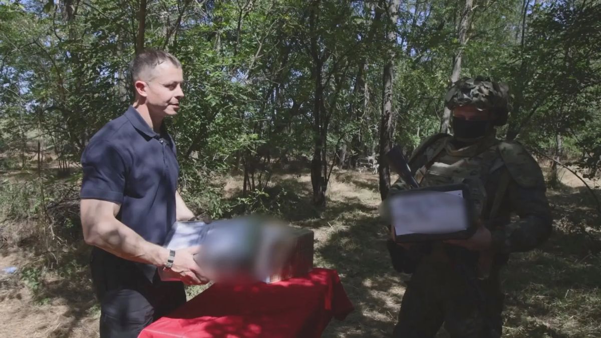 Камчатским морпехам доставили личные посылки от матерей на передовую Камчатским морпехам доставили личные посылки от матерей на передовую