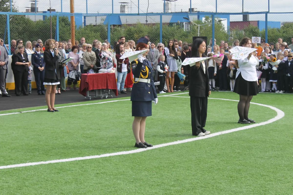 Сотрудники СК России приняли участие в торжественных линейках и поздравили кадет с Днём знаний Сотрудники СК России приняли участие в торжественных линейках и поздравили кадет с Днём знаний
