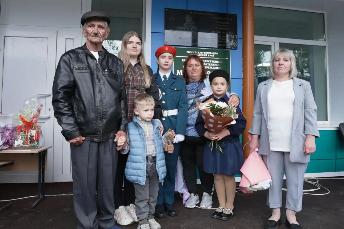 Школе №2 в Мильково присвоили имя кавалера ордена Мужества Евгения Шевченко Школе №2 в Мильково присвоили имя кавалера ордена Мужества Евгения Шевченко
