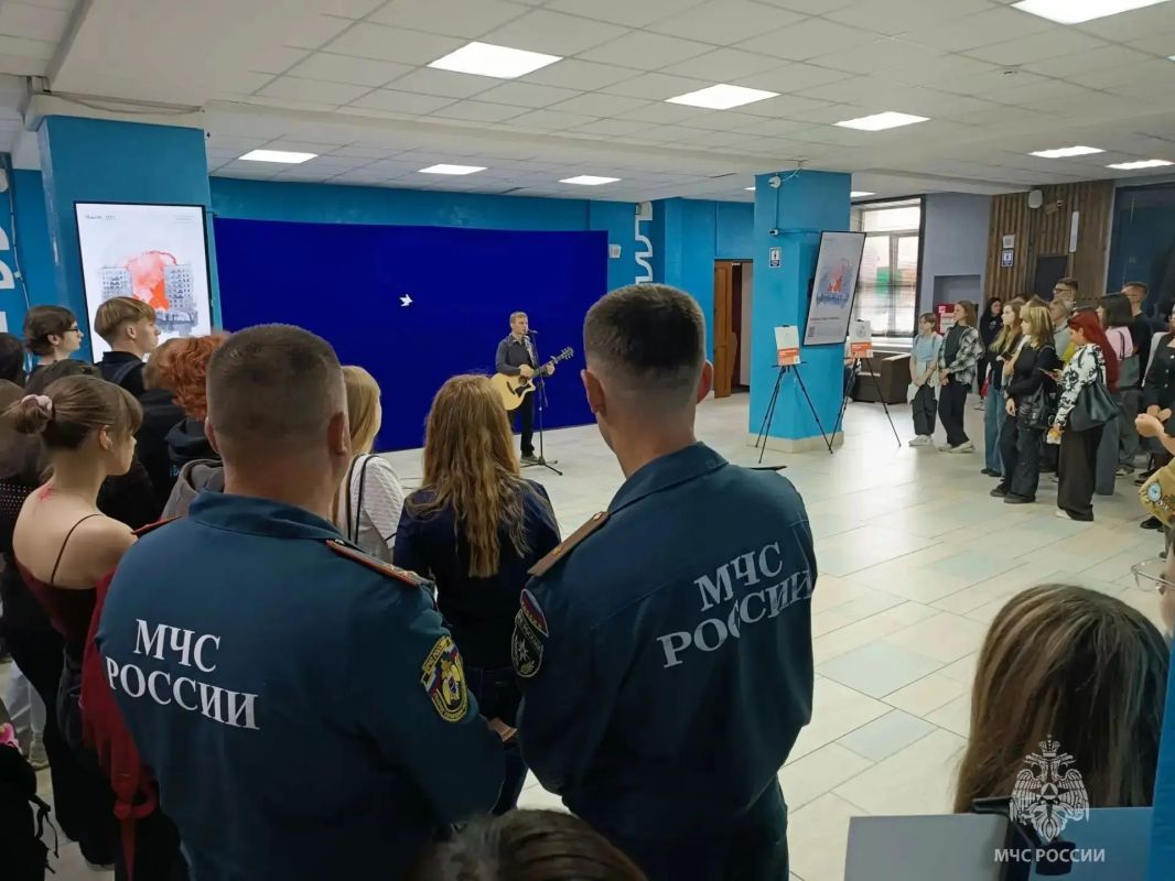 «Помнить, чтобы жить»: представители ГУ МЧС России по Камчатскому краю почтили память жертв терактов «Помнить, чтобы жить»: представители ГУ МЧС России по Камчатскому краю почтили память жертв терактов