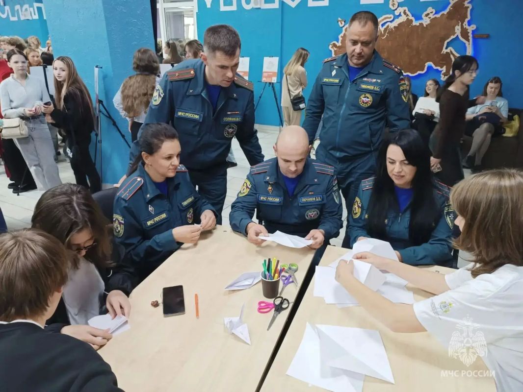 «Помнить, чтобы жить»: представители ГУ МЧС России по Камчатскому краю почтили память жертв терактов «Помнить, чтобы жить»: представители ГУ МЧС России по Камчатскому краю почтили память жертв терактов