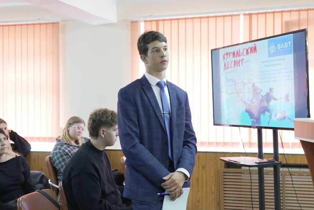 В Дальневосточном филиале ВАВТ прошла лекция депутата Анатолия Кирносенко о подвиге Курильского десанта В Дальневосточном филиале ВАВТ прошла лекция депутата Анатолия Кирносенко о подвиге Курильского десанта