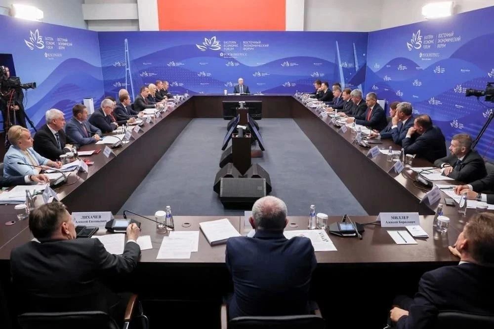 Президент России Владимир Путин провел совещание по развитию Дальнего Востока Президент России Владимир Путин провел совещание по развитию Дальнего Востока