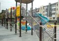 В Петропавловске металлический забор упал на ребёнка на детской площадке