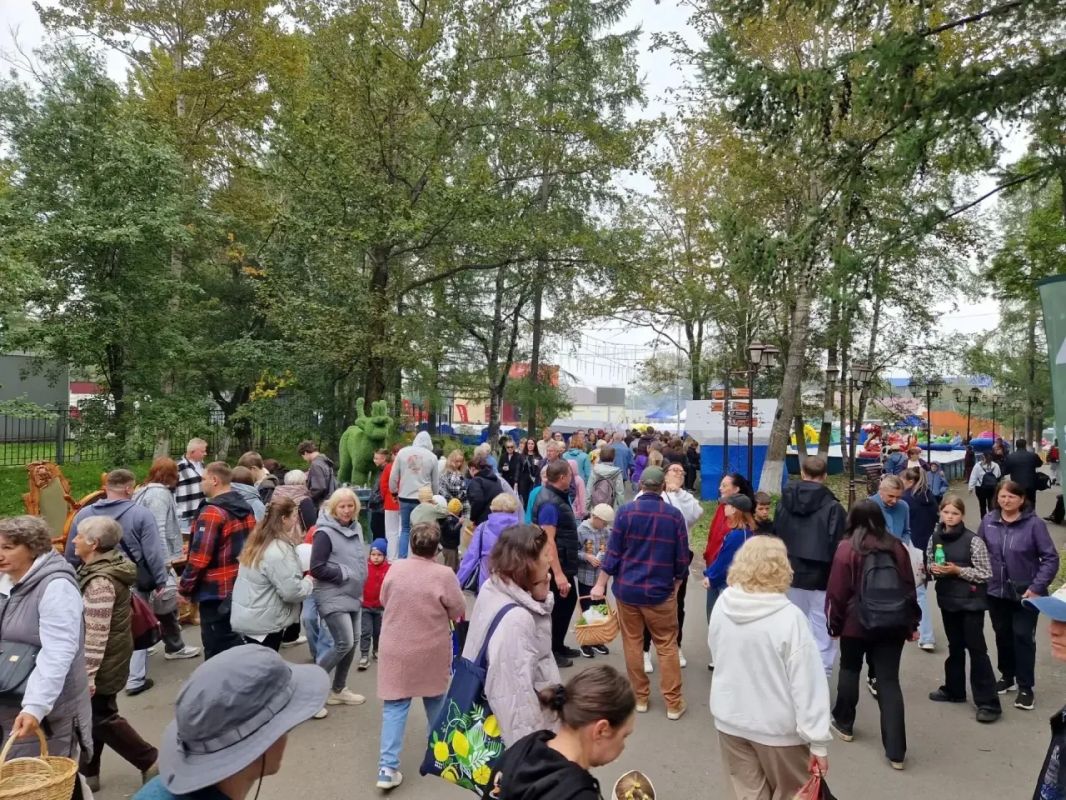Юбилейная 40-я выставка-ярмарка местных производителей «Елизовская осень-2026» начала второй день работы Юбилейная 40-я выставка-ярмарка местных производителей «Елизовская осень-2026» начала второй день работы
