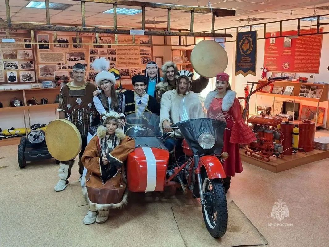 Сотрудники ГУ МЧС России принимают участие в фотоконкурсе «В узорах народных — характер героев» Сотрудники ГУ МЧС России принимают участие в фотоконкурсе «В узорах народных — характер героев»