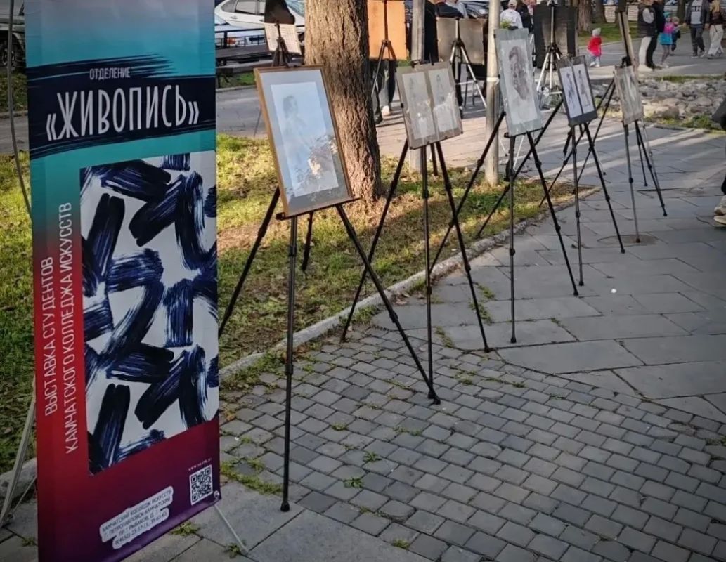 Творческий перформанс устроили студенты Камчатского колледжа искусств в Елизово Творческий перформанс устроили студенты Камчатского колледжа искусств в Елизово