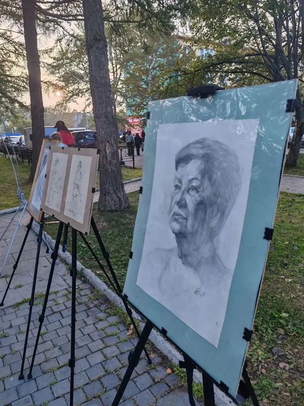 Творческий перформанс устроили студенты Камчатского колледжа искусств в Елизово Творческий перформанс устроили студенты Камчатского колледжа искусств в Елизово
