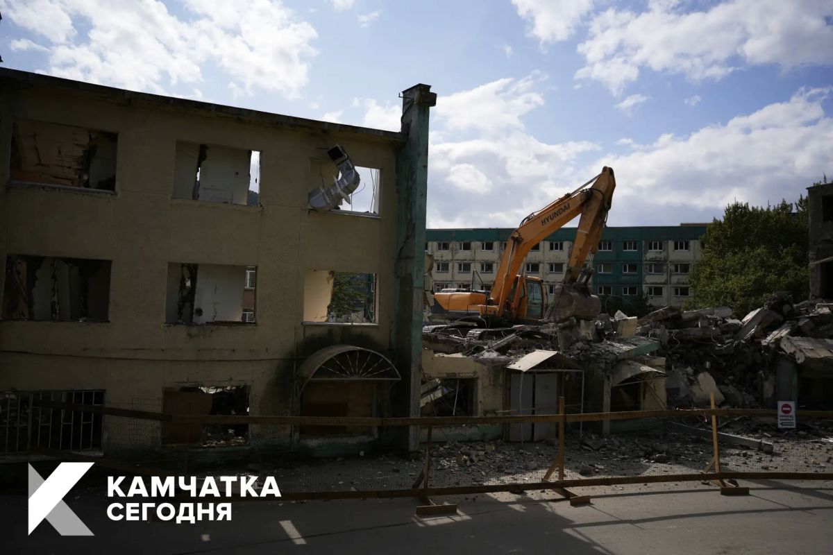 Снос старых корпусов краевой больницы начался в столице Камчатки Снос старых корпусов краевой больницы начался в столице Камчатки