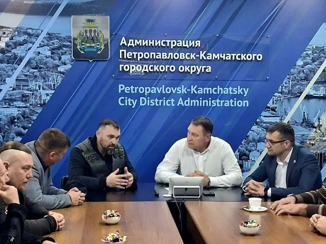 Глава ПетропавловскаКамчатского обсудил сотрудничество с мотоклубом «Ночные волки» Глава ПетропавловскаКамчатского обсудил сотрудничество с мотоклубом «Ночные волки»