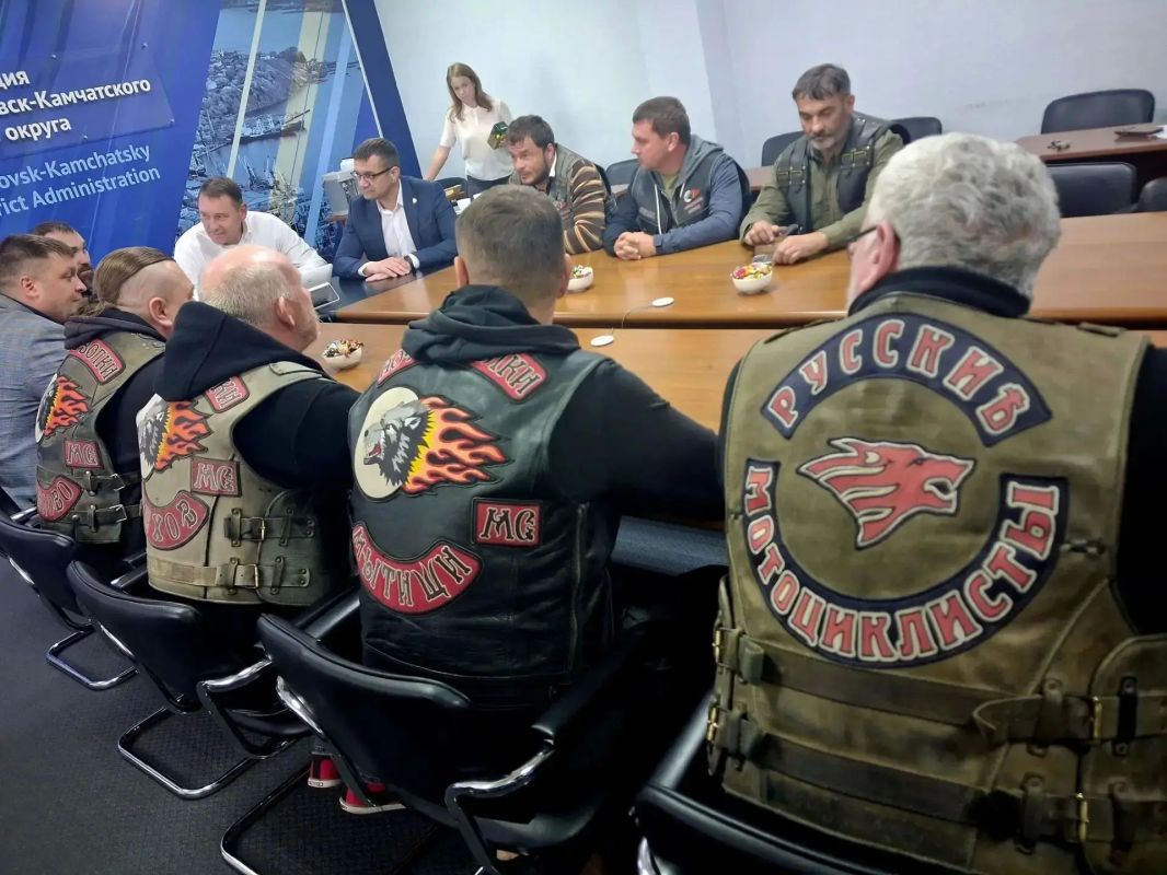 Встретились с "Ночными волками" Встретились с "Ночными волками"
