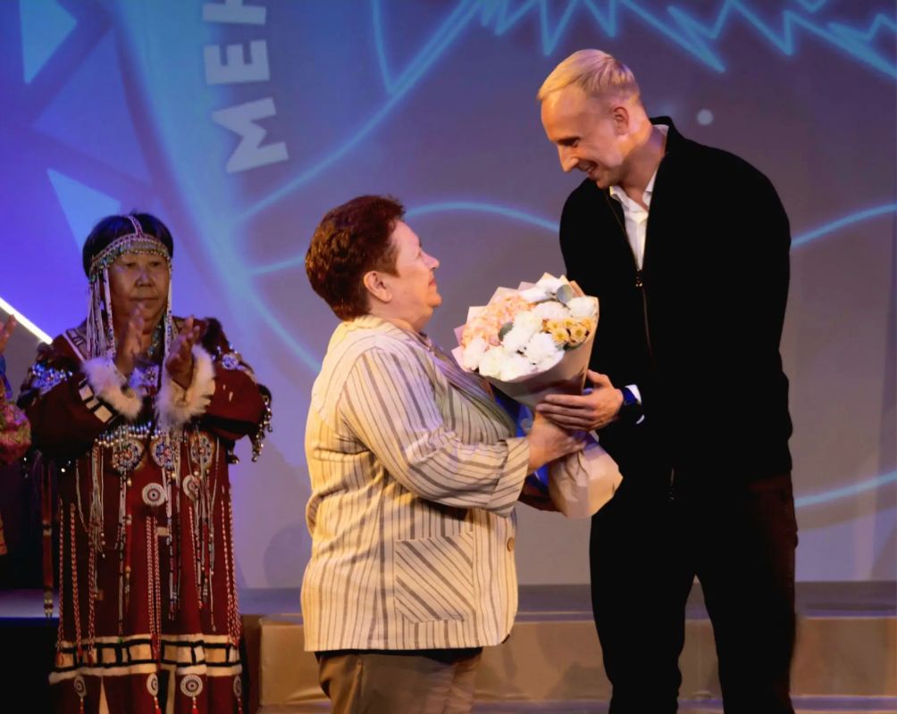 Во Дворце молодежи состоялся гала-концерт «Меняем Камчатку к лучшему! Век традиций и открытий!», посвященный празднованию юбилейных дат в наших муниципалитетах Во Дворце молодежи состоялся гала-концерт «Меняем Камчатку к лучшему! Век традиций и открытий!», посвященный празднованию юбилейных дат в наших муниципалитетах