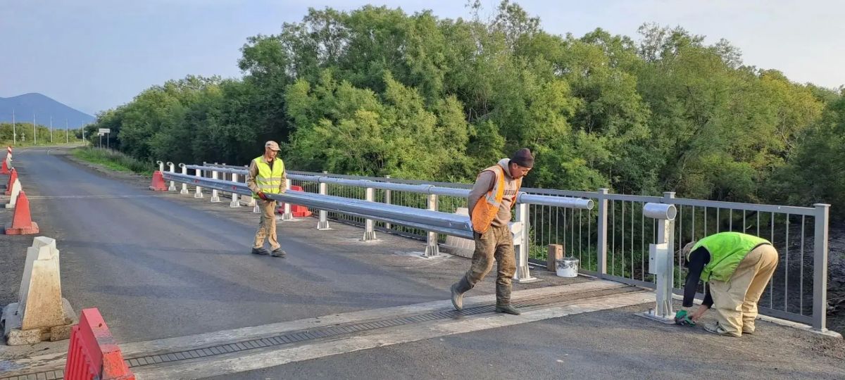 Два мостовых перехода на мильковской трассе приведут в нормативное состояние к концу октября Два мостовых перехода на мильковской трассе приведут в нормативное состояние к концу октября