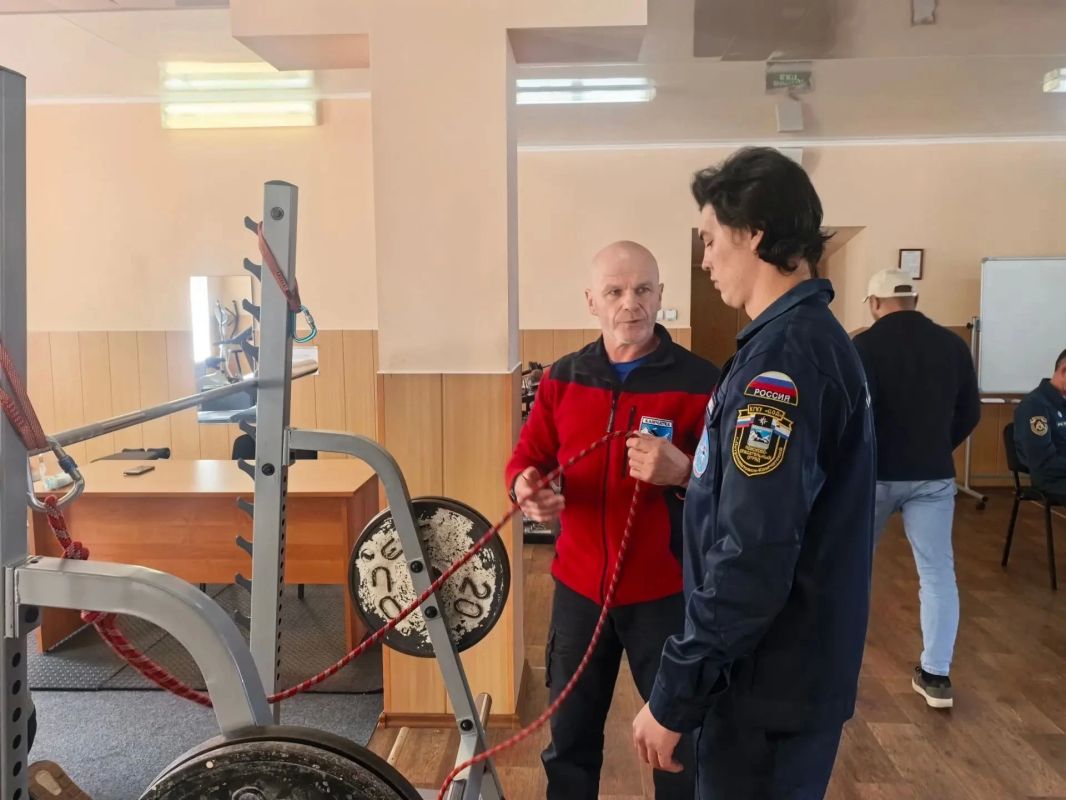 Камчатские спасатели прошли аттестацию Камчатские спасатели прошли аттестацию