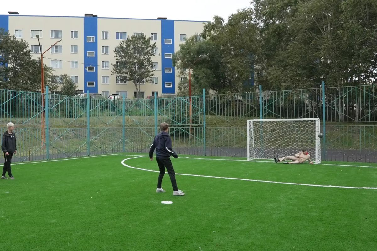 В гимназии № 39 Петропавловска-Камчатского завершено обновление спортивного поля В гимназии № 39 Петропавловска-Камчатского завершено обновление спортивного поля