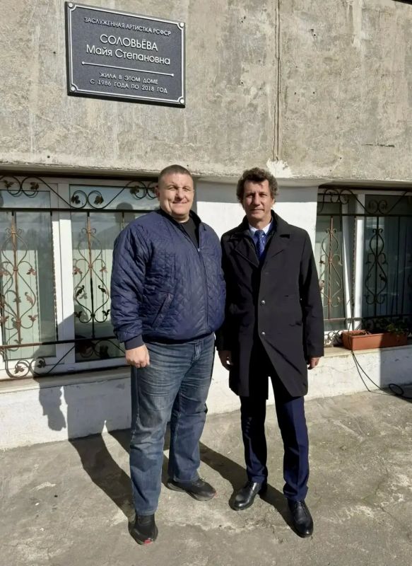В Петропавловске-Камчатском увековечили память легенды камчатской сцены В Петропавловске-Камчатском увековечили память легенды камчатской сцены