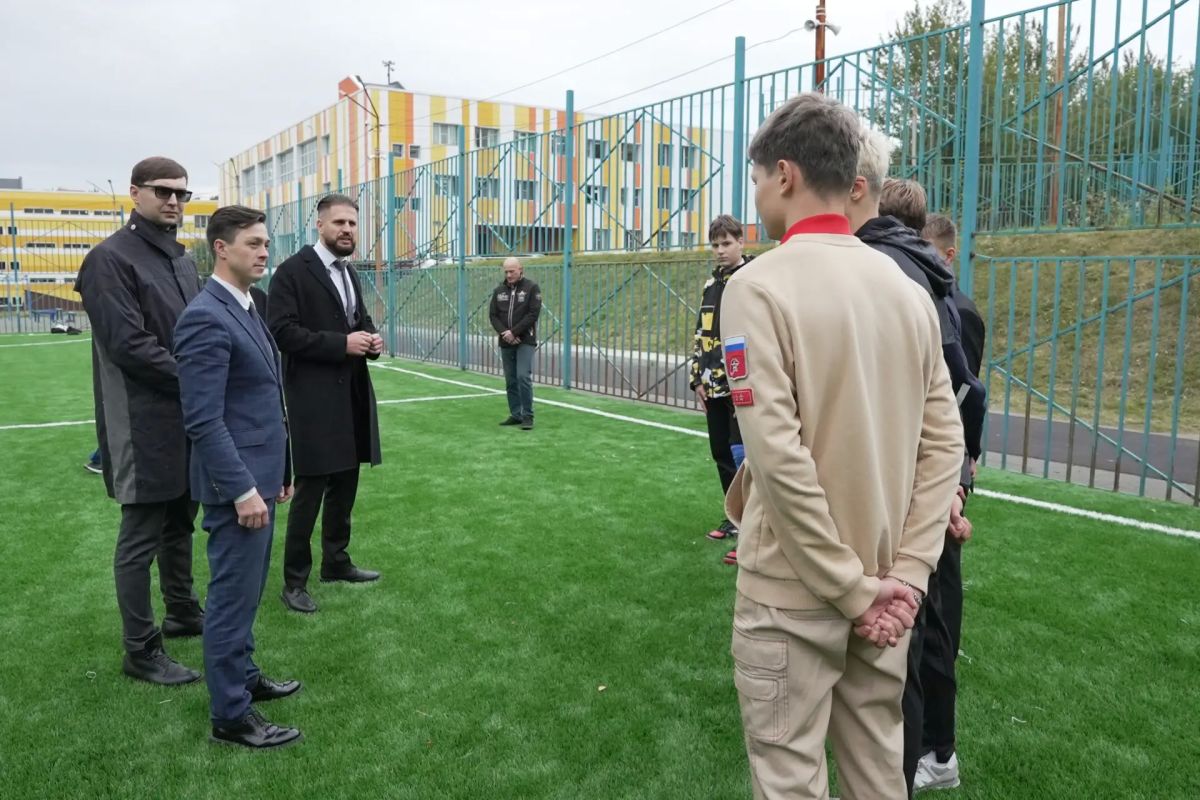 В гимназии № 39 Петропавловска-Камчатского завершено обновление спортивного поля В гимназии № 39 Петропавловска-Камчатского завершено обновление спортивного поля